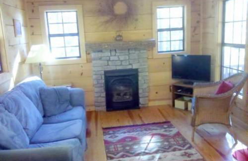 Cabin on the Hill-Peaceful 1BR 20-Acre Rural Retreat-HotTub&WiFi near Asheville - Foto 5