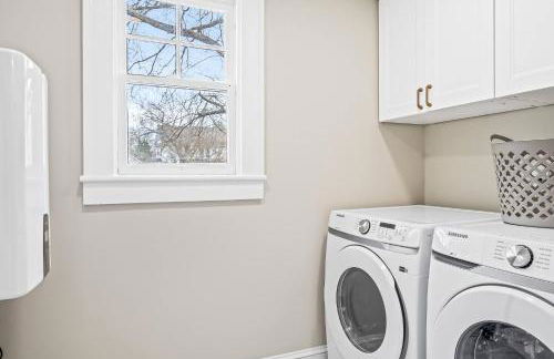 Luxurious Retreat in Historic Downtown Burlington Downstairs Only - Foto 21