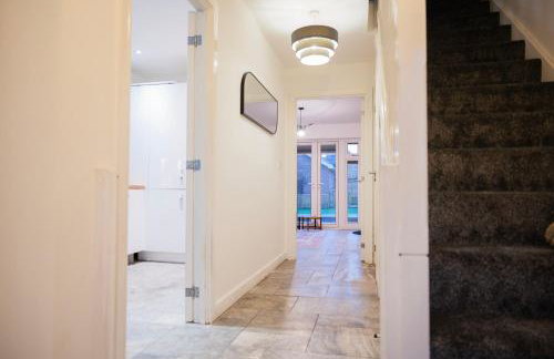 Luxurious 3-Story Townhouse, sleeps up to 10! - Foto 35