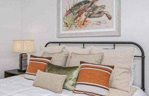 2 Blocks to the Beach! Pool & Golf Cart, Sleeps 21 - Foto 19