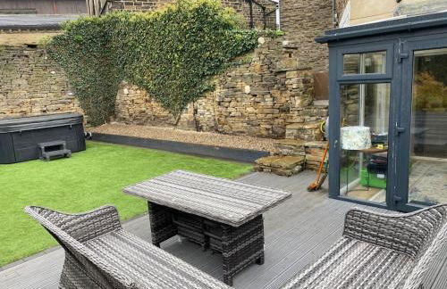 Honeybee Cottage, with a log fire & a hot tub. - Foto 19