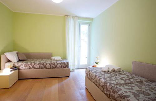 State of the art home suite with 180 degree panoramic lake view, pool and spa sleeping up to 10 guests by Italian Apartments - Foto 35