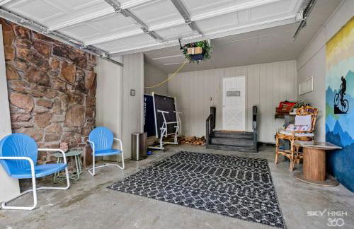 Creekside Oasis - 5BR Retreat with Pool & Hot Tub - Foto 44