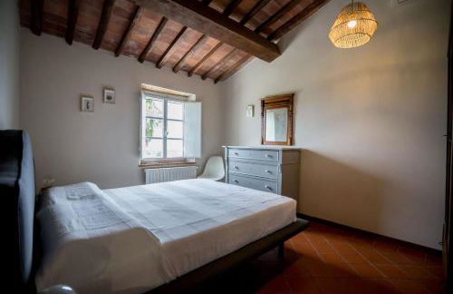 Casale rinnovato immerso nella campagna con splendida piscina privata - Foto 28