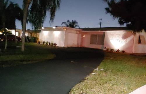 Amazing 5 Bedroom Pool Home - Minimum 28 days Stay Only Great Location! - Foto 29