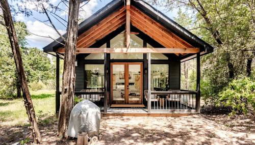 Tranquil Modern Cabin with Friendly Farm Animals & Pond Views Near Cedar Creek, Texas - Foto 3