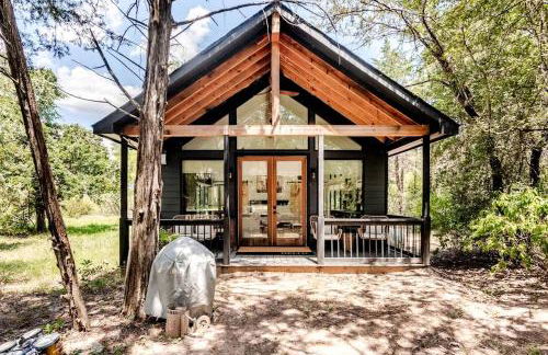 Tranquil Modern Cabin with Friendly Farm Animals & Pond Views Near Cedar Creek, Texas - Photo 3