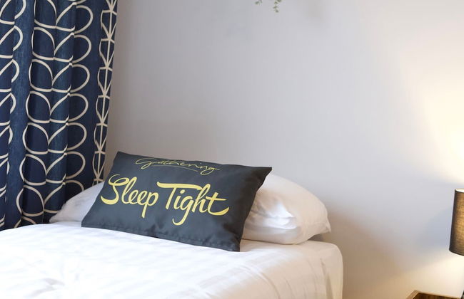 The Sailing Club - 6 Bedroom Hot Tub Town Centre - Photo 17