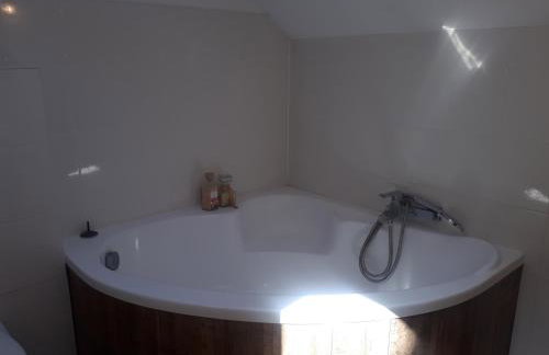 Dom nad jeziorem z linią brzegową - Foto 5