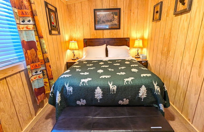 Yellowstone's Treasure Cabins - Photo 37