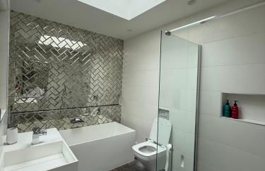 Cooden Beach: 4BD Retreat with Cinema - Foto 19