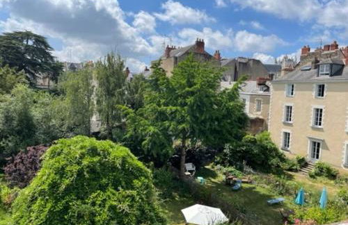 Grande chambre indépendante, charme, calme sur jardin, Nantes centre, accès privé par escalier de l'immeuble, sdb & wc privés, 10 minutes gare et palais des congrès - Foto 10