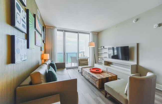 Fantastic 2BR Condo at Hollywood - Photo 16