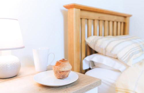 Luxury newly converted oak cottage with hot tub - Foto 3