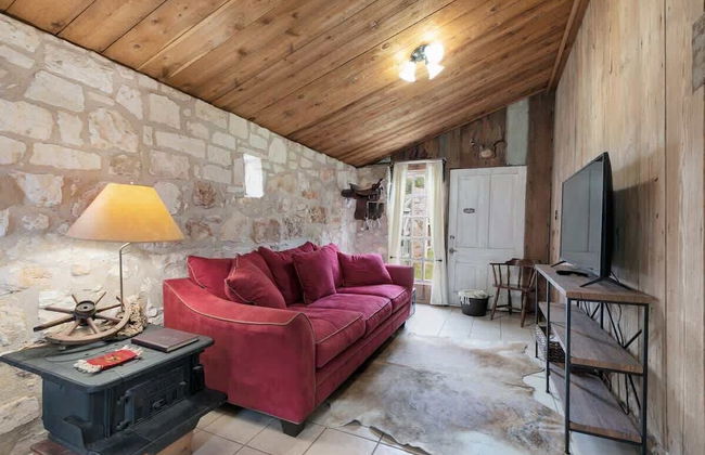 Gorgeous Barn Cabin 10min From Main St! - Foto 13