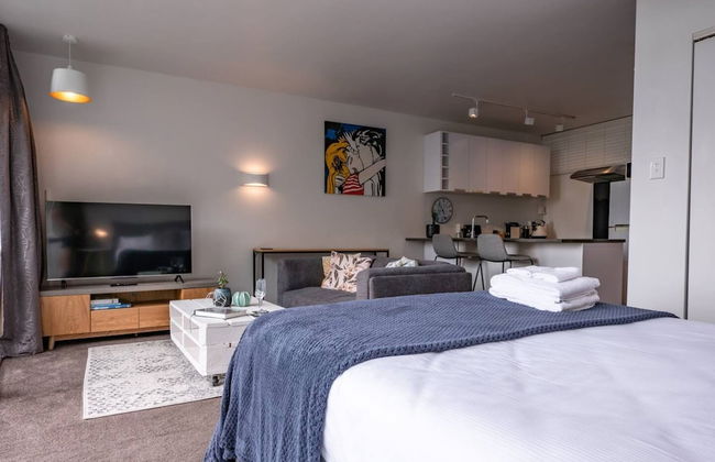 Centrally Located Light-filled Studio w/ Parking - Foto 3