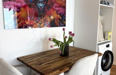 Design Apartment mit Blick auf Freiburg - Foto 13