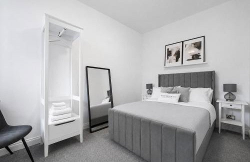 The Manchester Haven Sleeps 10 Near City Centre Breakfast hamper included - Photo 40