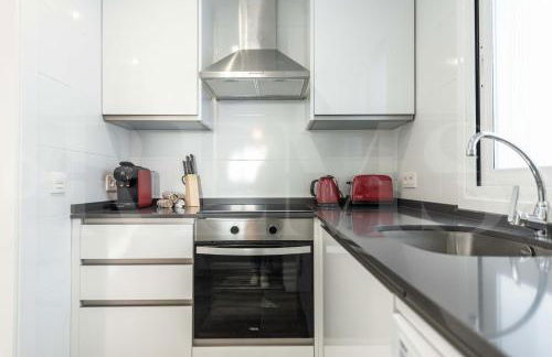 Stylish apartments with balcony & parking near the beach by REMS - Foto 21