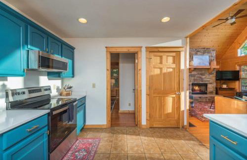 2 Cabins ~ Sleeps 22 ~ 100 Feet Apart ~ Ski in out - Foto 22