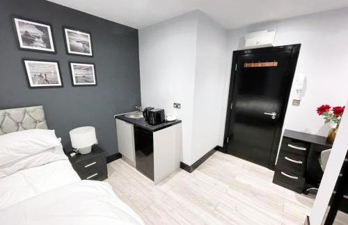 Private Family and Business Rooms Harrow Fast WiFi - Photo 33