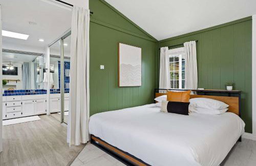 4BR Family Retreat with Hot Tub Games & Fire Pit - Foto 26