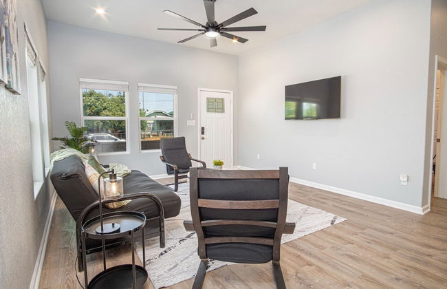 Inviting 4BR 2BA Near Downtown Riverwalk - Foto 6