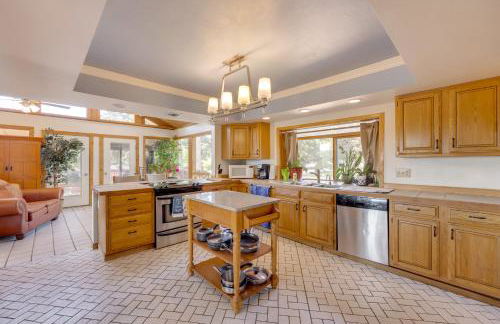 3 Mi to Garden of the Gods Quiet Home with Hot Tub! - Foto 9