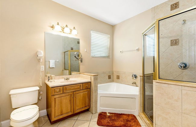 Stunning Large 7 bed Home With Private Pool, Spa, Balcony, Cinema Room, Fitness Suite and Able to see the Disney Fireworks - 467 - Foto 33