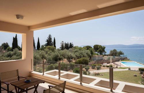 Eretria Luxurious Seafront Villa - Photo 32