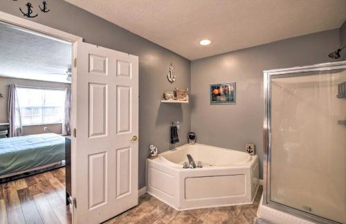 Family Home with Yard about 15 Mi to Downtown! - Foto 16