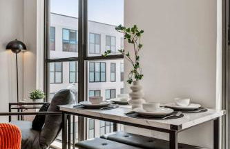 OTR King Bed Free On Site Parking Gym Pool Club Room - Foto 38