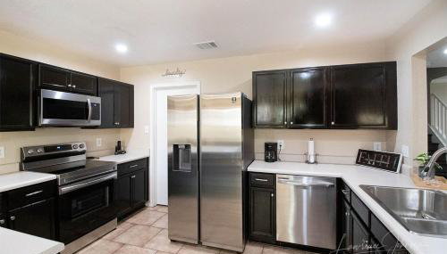 Cozy Home - Self Check-In w/Spacious Deck - Foto 3, stove, dishwasher