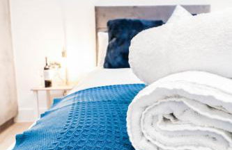 The Booker Retreat - Bright 1BR Top Floor Apt with Free Secure Underground Parking - Foto 49