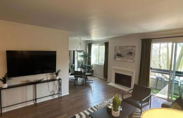 Beverly Hills Midle City 1 br Apt with Parking 202 - Photo 1