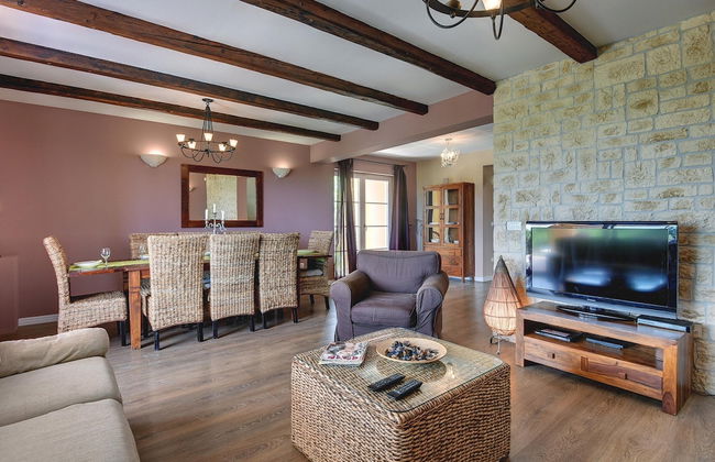 Villa in Rakalj Near Beaches With Pool - Photo 14