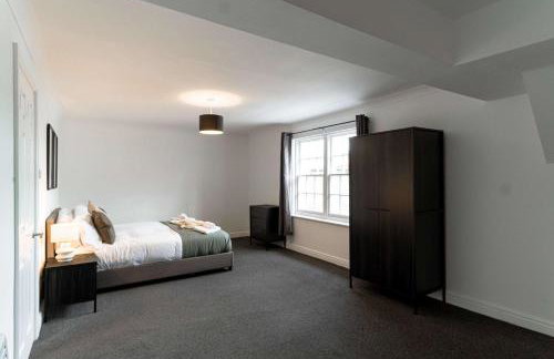 Bright 1 Bed Harbour-side Apartment with Balcony - Photo 5