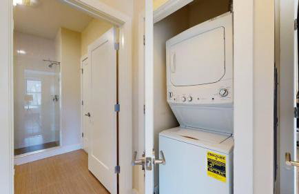 Modern Comforts Free Gym Access - Foto 12