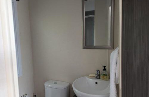 2-Bed Ringwood Cabin - incl Park Pass SelfCheckin - Foto 6