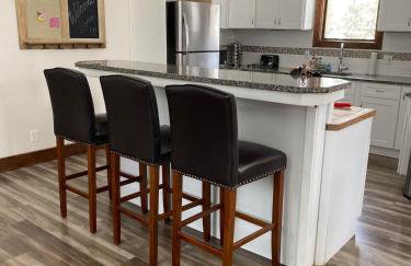 Spacious 4 Bedroom Chalet on Hiking Trails - Foto 10