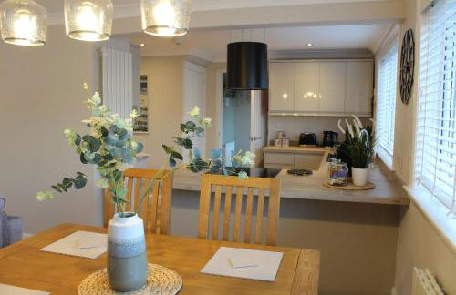 Lovely Riverside Holiday Home - Foto 15