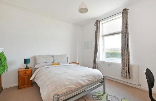 Spacious 4BR, Parking, Near Centre, Accommodates 7 - Foto 9