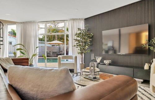 Stunning 2 Story Villa with Pool - Photo 43