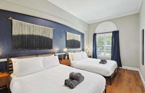 5BD 2BA w Backyard Oasis Pool Jacuzzi Firepit - Foto 25