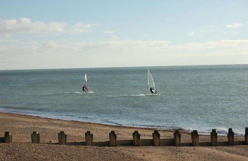 St Marys, Hayling Island - Photo 15
