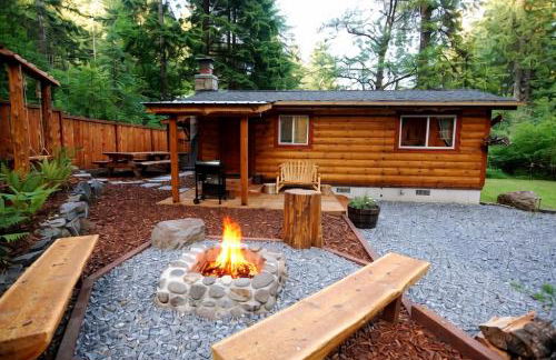 Knotty Shack- Unique Tiny Log Cabin with Hot Tub - Foto 1