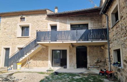 Appartement avec jaccuzzi privatif en RDC proche via rhona - Photo 12