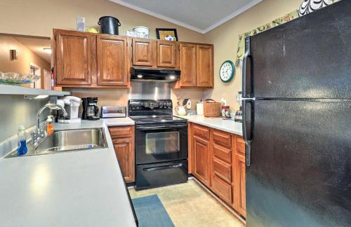 Lakefront Cottage with Private Hot Tub! - Foto 7