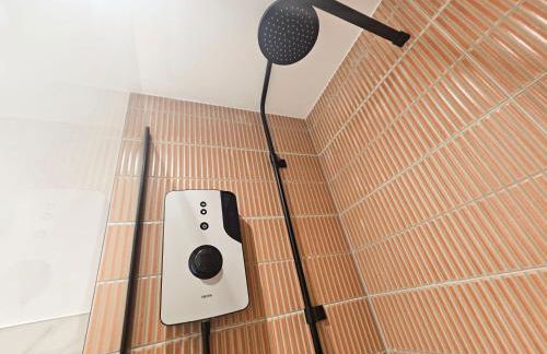 Edinburgh Central 2-bedroom Apartment with Free Parking and Stunning Views - Photo 26