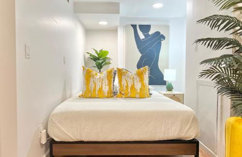 Luxury 4 bedroom 2 bath Lake Views - Photo 36